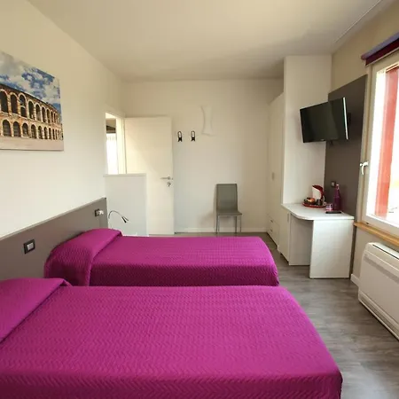 فندق مبيت وإفطار Ai Santi 3*